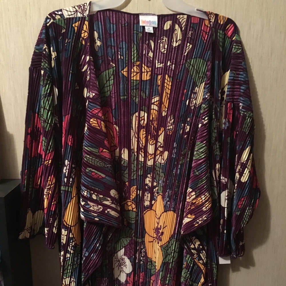 Medium LuLaRoe Shirley BNWT